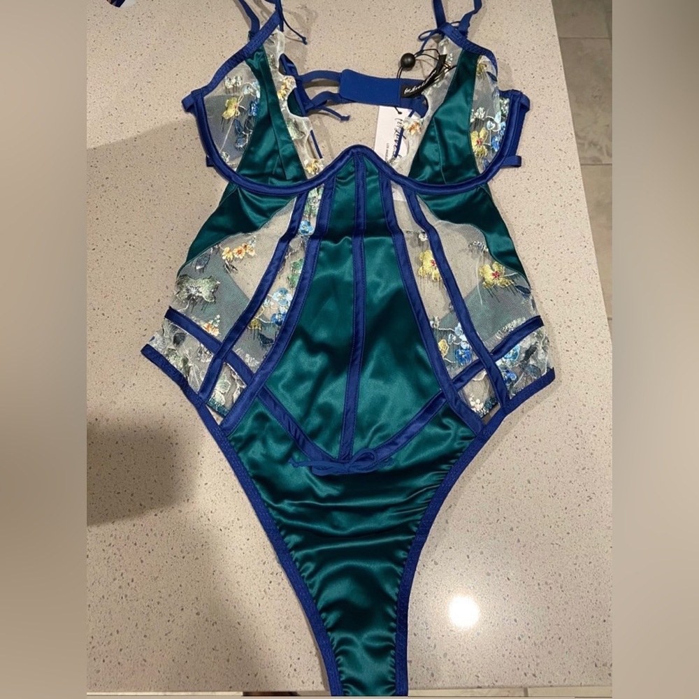 NWT- Love & Lemons Ikat Embroidered Bodysuit- Small